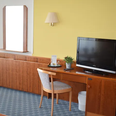Szálloda An Der Thermenatur 4*
